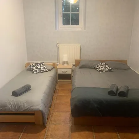 Privatunterkunft And Affordable In Basement *