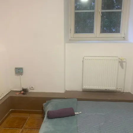 Privatunterkunft And Affordable In Basement *