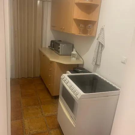 And Affordable In Basement Accommodatie bij particulieren Krakau