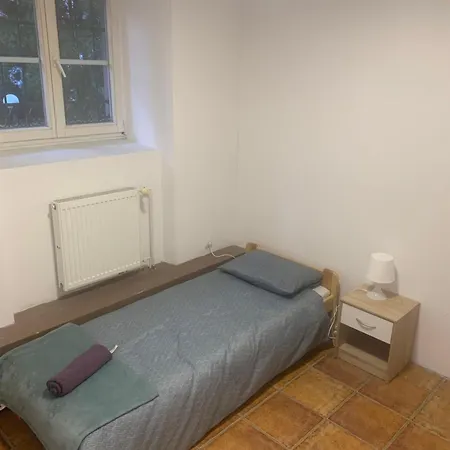 And Affordable In Basement * Cracóvia